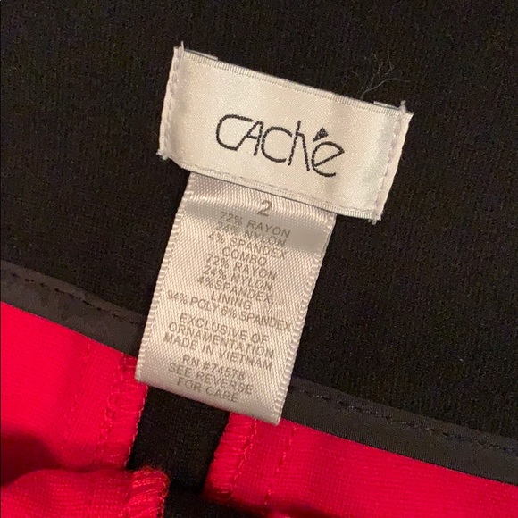 Cache size 2 Black and Red short skirt - Picture 5 of 5